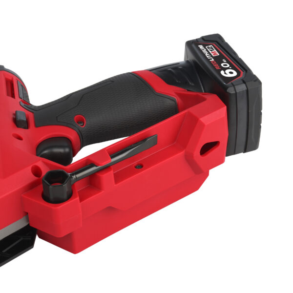 Milwaukee M12FHS-602X FUEL Akku-Astsäge – Bild 7