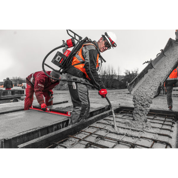 Milwaukee MXFCVBP-602 Rucksack-Betonverdichter – Bild 6