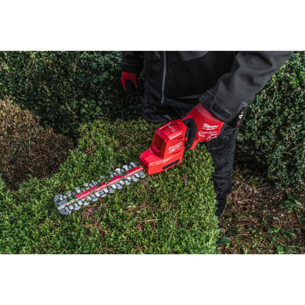 Milwaukee M12FHT20-0 AKKU-HECKENSCHERE – Bild 7