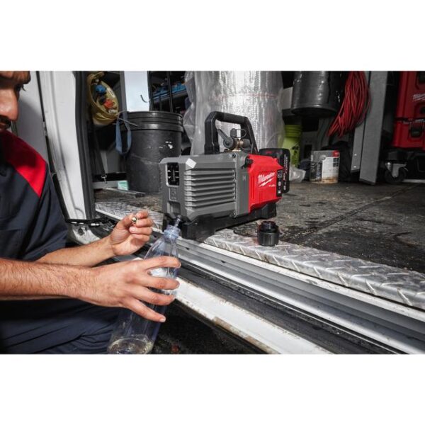 Milwaukee M18FVP5-801 Vakuumpumpe – Bild 2