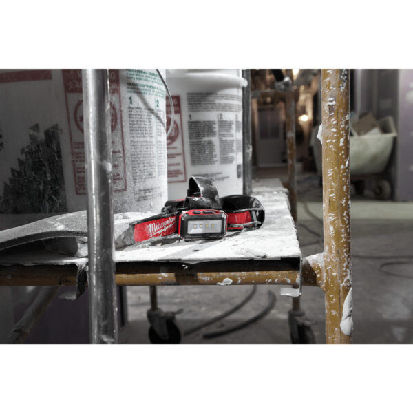 Milwaukee L4HLRP-301 AKKU-ARBEITSLEUCHTE – Bild 3