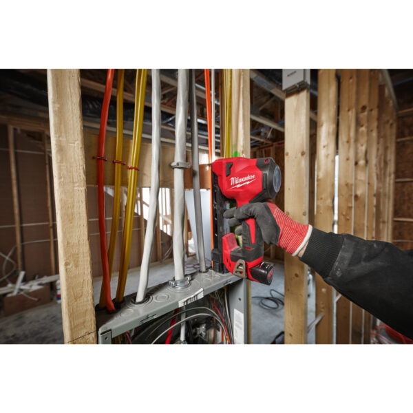 Milwaukee M12BCST-0 Akku-Kabeltacker – Bild 4