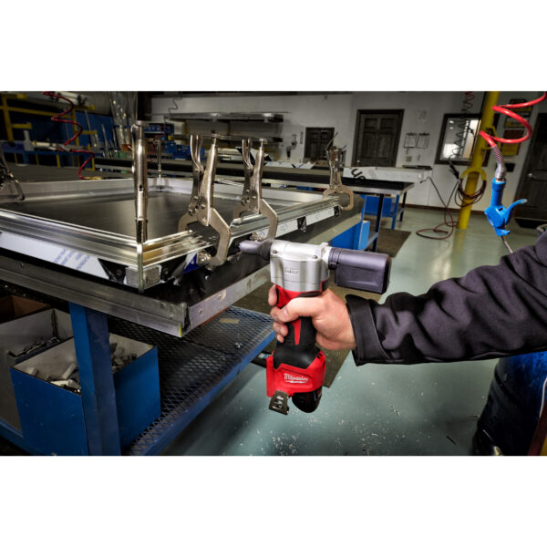 Milwaukee M12BPRT-201X Akku-Nietwerkzeug – Bild 2