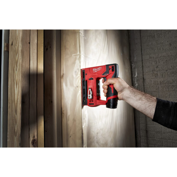 Milwaukee M12BST-202X AKKU-TACKER – Bild 4
